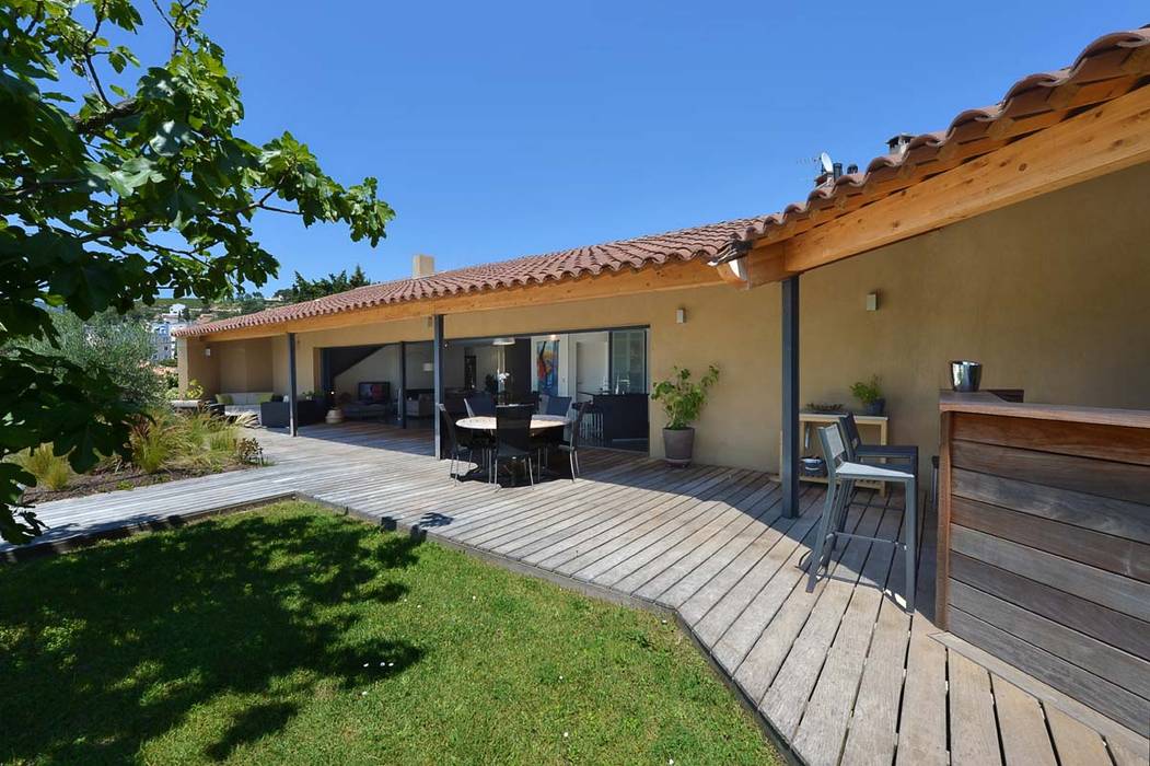 Création Maison / Plan de Cuques , Atelier Jean GOUZY Atelier Jean GOUZY Balcon, Veranda & Terrasse méditerranéens