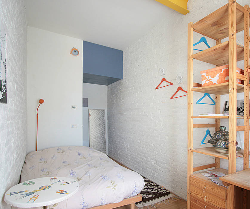 Studio Dalla Vecchia Architetti Small bedroom Concrete Turquoise