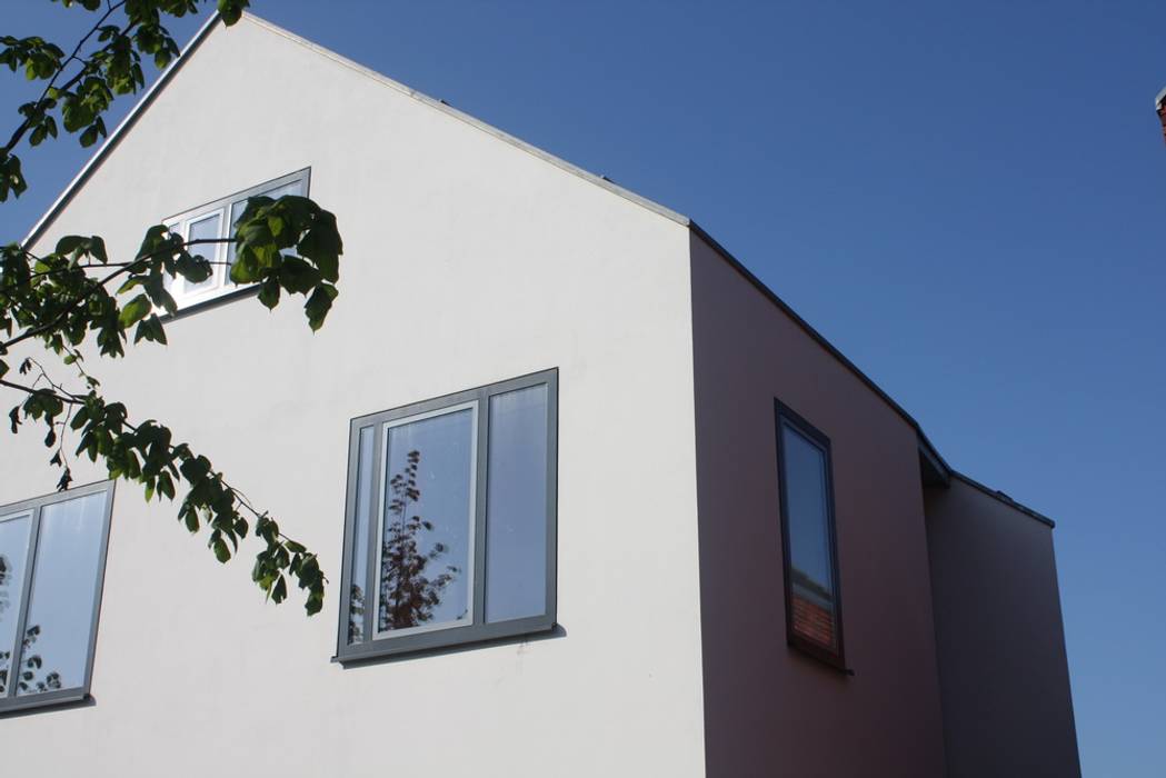 Wit modern huis Cronenburgh, Architectenbureau Jules Zwijsen Architectenbureau Jules Zwijsen Nowoczesne domy