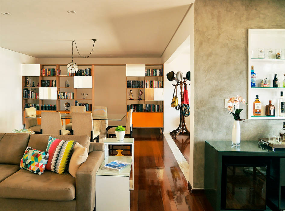 Visão geral - sala de estar, jantar e bar Ladrilho Urbanismo e Arquitetura Salas de estar modernas Madeira Efeito de madeira