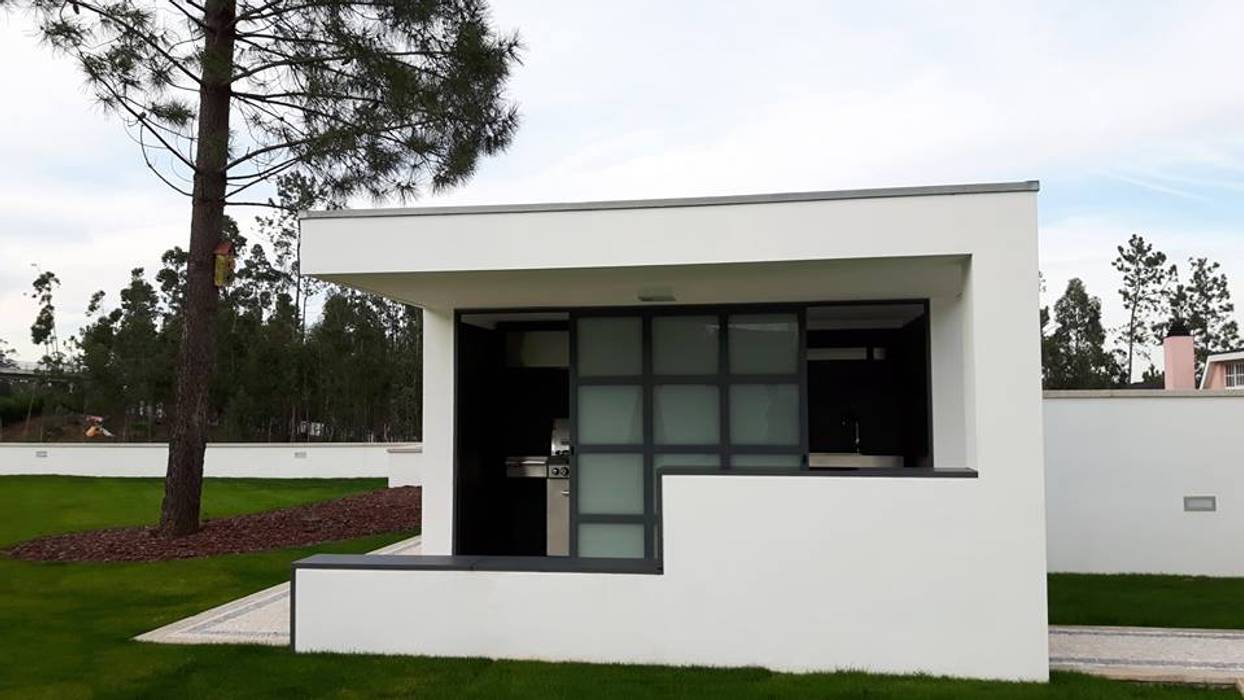 garagem e churrasqueira, Emprofeira - empresa de projectos da Feira, Lda. Emprofeira - empresa de projectos da Feira, Lda. Casas modernas: Ideas, imágenes y decoración Ladrillos