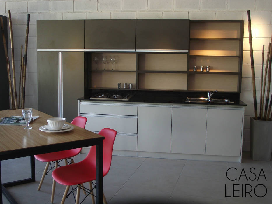 Nuevo Showroom en Escobar, CASA LEIRO CASA LEIRO Modern kitchen Storage