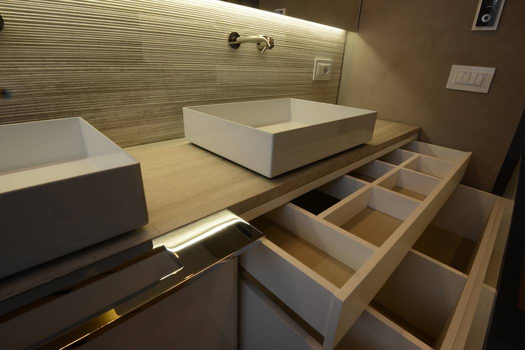 MOBILE DA BAGNO LACCATO LUCIDO, Frigerio Paolo & C. Frigerio Paolo & C. Modern style bathrooms Storage