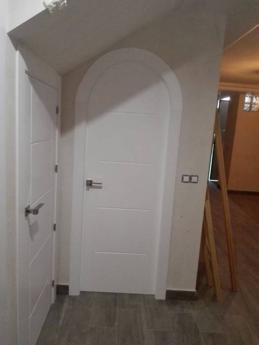 puertas lacadas blanco Cooperativa de la madera 'Ntra Sra de Gracia' Puertas de estilo ecléctico Derivados de madera Transparente puertas lacadas,Puertas