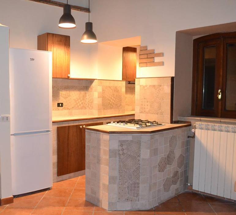 Una "grande" cucina in un piccolo spazio!, T.A. arredo_arredamento su misura T.A. arredo_arredamento su misura Kitchen