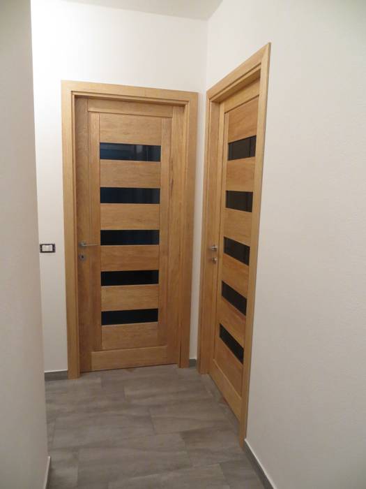 porte interne, falegnameria ziranu di balvis falegnameria ziranu di balvis Finestre & Porte in stile moderno Legno massello Variopinto