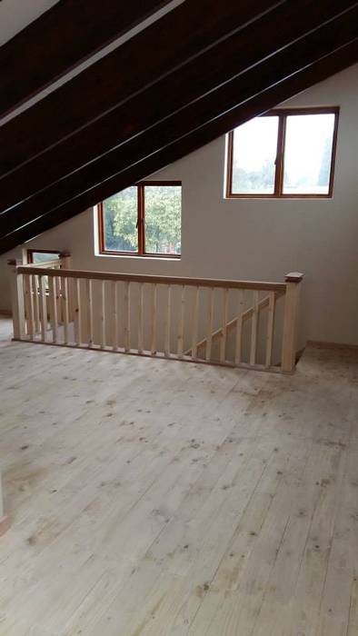 Mezzanine floor, staircase and balustrade, Loftspace Loftspace Classic style bathroom