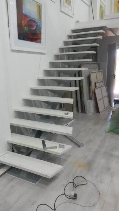 Mezzanine floor and staircase, Loftspace Loftspace Moderner Multimedia-Raum