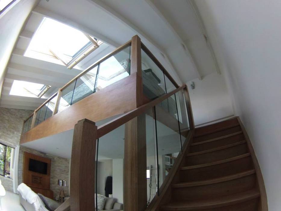 Mezzanine floor, staircase and balustrade, Loftspace Loftspace Phòng tắm phong cách hiện đại