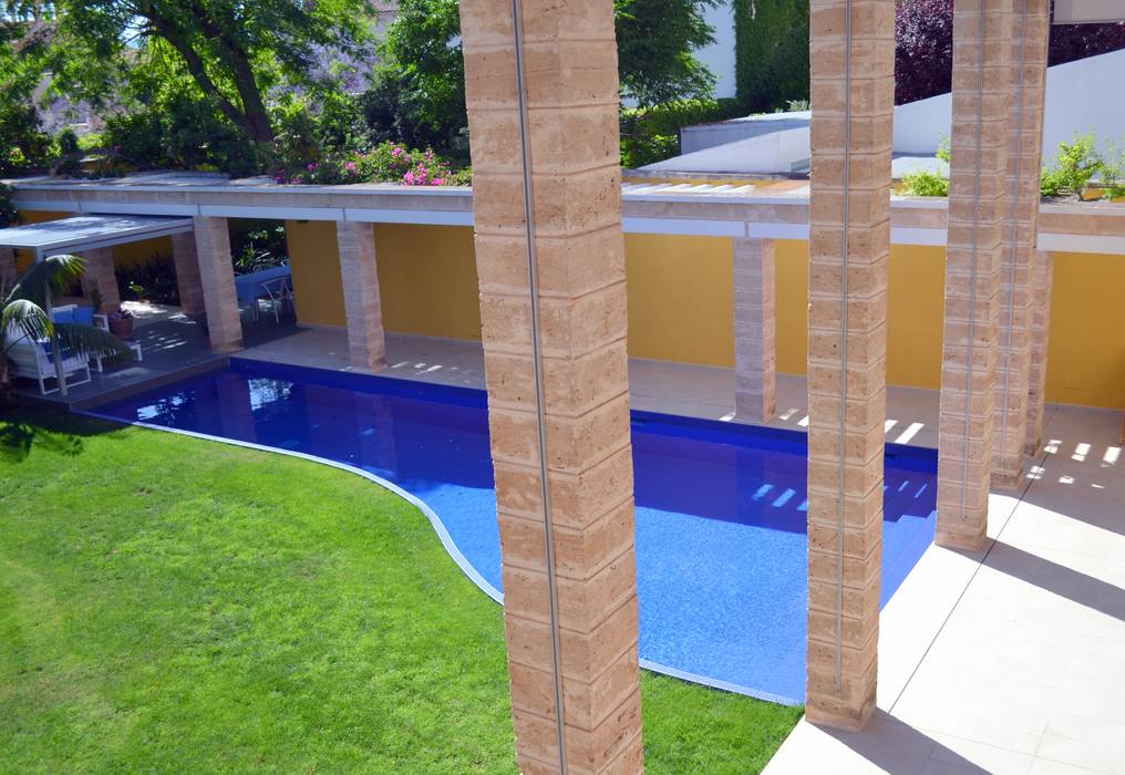 "Ca Nostra" single family house and swimming pool, Tono Vila Architecture & Design Tono Vila Architecture & Design Mediterranean style house