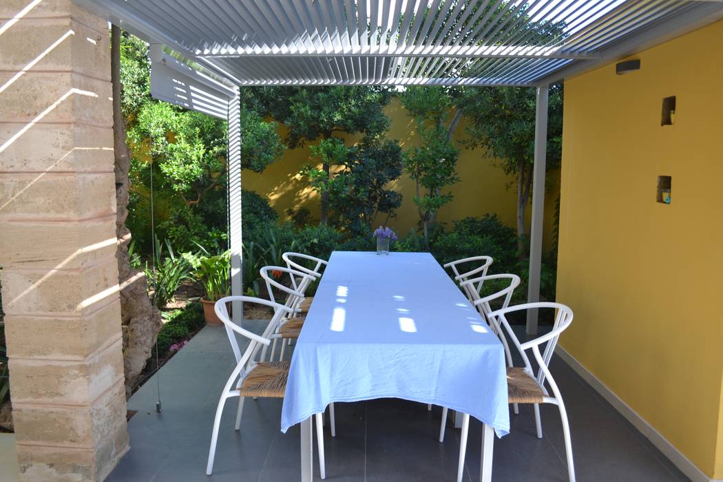 "Ca Nostra" single family house and swimming pool, Tono Vila Architecture & Design Tono Vila Architecture & Design Patios & Decks