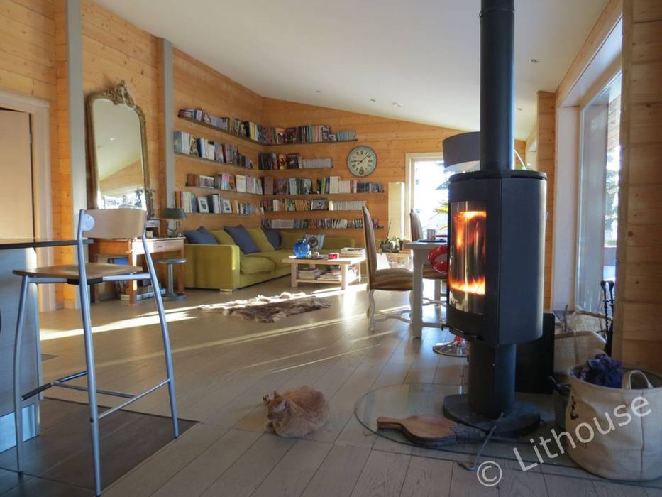 Interior of a Wooden House Namas ห้องนั่งเล่น ไม้จริง Multicolored interior,wooden house,wooden shelf,fireplace