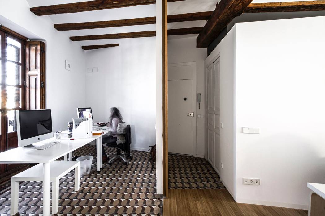 rehabilitación de vivienda en el carmen, versea arquitectura versea arquitectura Estudios y despachos de estilo mediterráneo