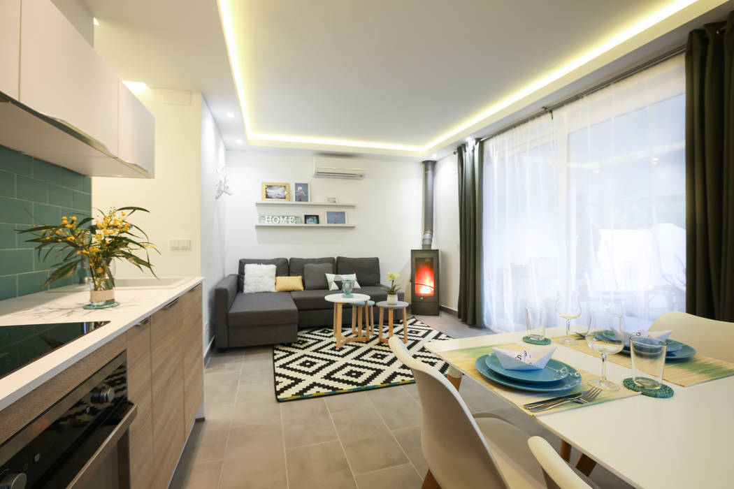 Diseño interior Casa para alquiler vacacional en Marbella DIKA estudio Salones de estilo mediterráneo Edificio,Muebles,Mesa,Planta,Planta de casa,Ebanistería,Madera,Encendiendo,Diseño de interiores,casa