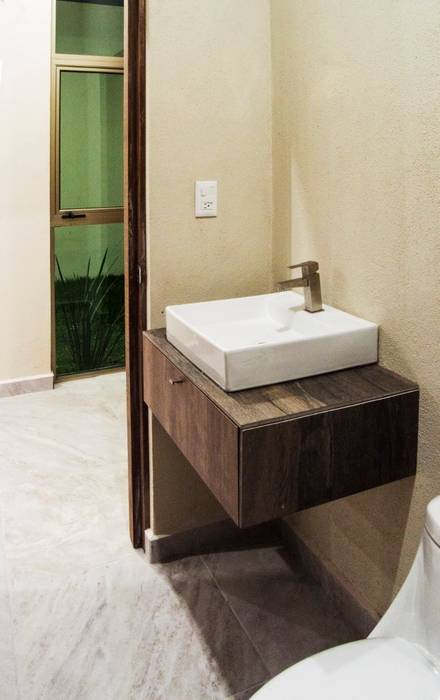 現代浴室設計點子、靈感&圖片 根據 MOVE Arquitectos 現代風