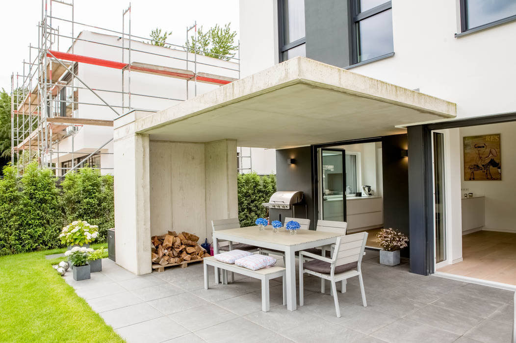 Haus P, Ferreira | Verfürth Architekten Ferreira | Verfürth Architekten Moderner Balkon, Veranda & Terrasse