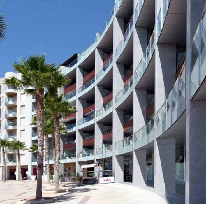 Luxury Apartment Building Marina Plaza, Portixol, Tono Vila Architecture & Design Tono Vila Architecture & Design Modern Terrace