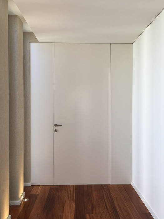 Suite access KUUK Janelas e portas modernas Madeira Acabamento em madeira