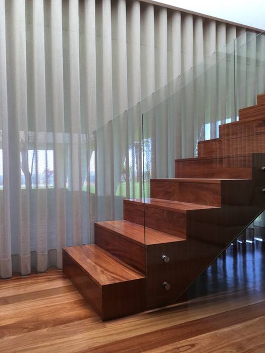 House in the Hill, KUUK KUUK Modern Corridor, Hallway and Staircase Wood Wood effect