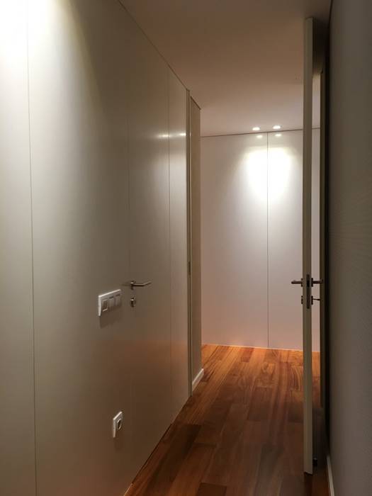 Room corridor KUUK Janelas e portas modernas Madeira Acabamento em madeira