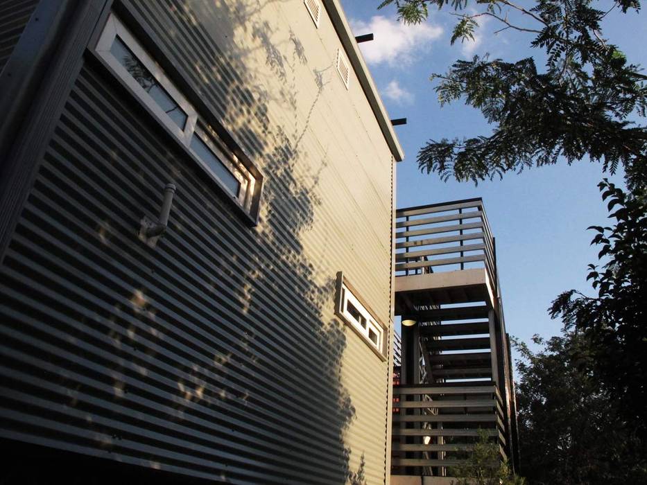 Exterior cladding A4AC Architects Modern houses Aluminium/Zinc Off the grid