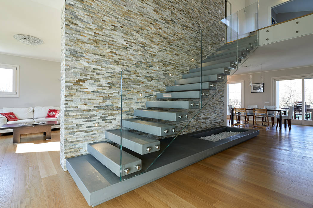 Casa di città, Studio Associato Architetti Luisa Movio Michele Poletto Studio Associato Architetti Luisa Movio Michele Poletto Modern corridor, hallway & stairs