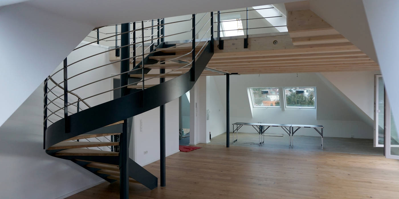 Offener wohn- und essbereich mit innentreppe zur empore moderne Offener wohn- und essbereich mit innentreppe zur empore moderne