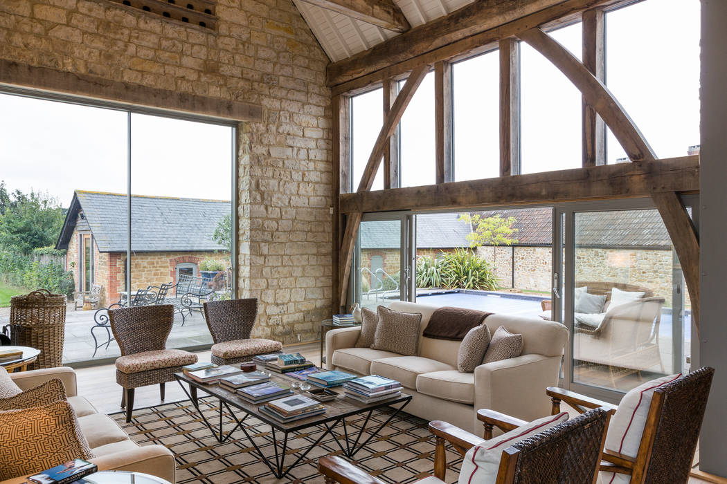 Sitting room Wiejski salon od Studio Mark Ruthven Wiejski