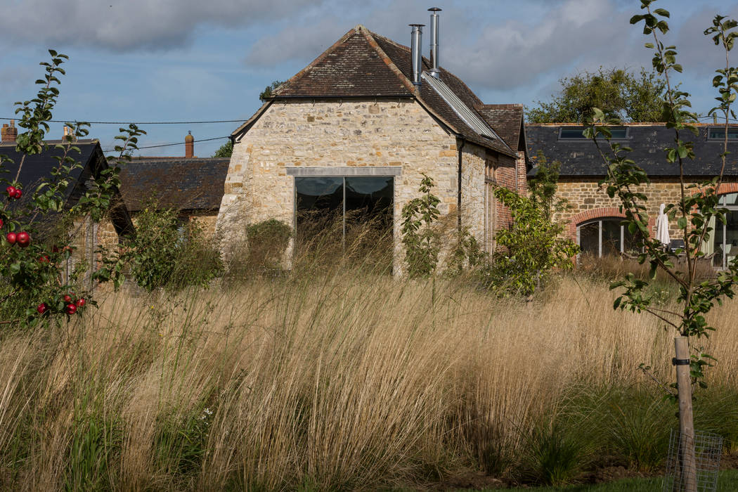 External elevation Rumah Gaya Country Oleh Studio Mark Ruthven Country