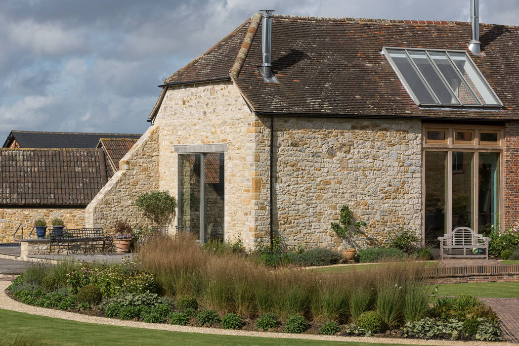 External elevation Rumah Gaya Country Oleh Studio Mark Ruthven Country