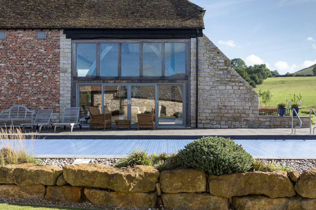 Outdoor pool Studio Mark Ruthven Country style gym