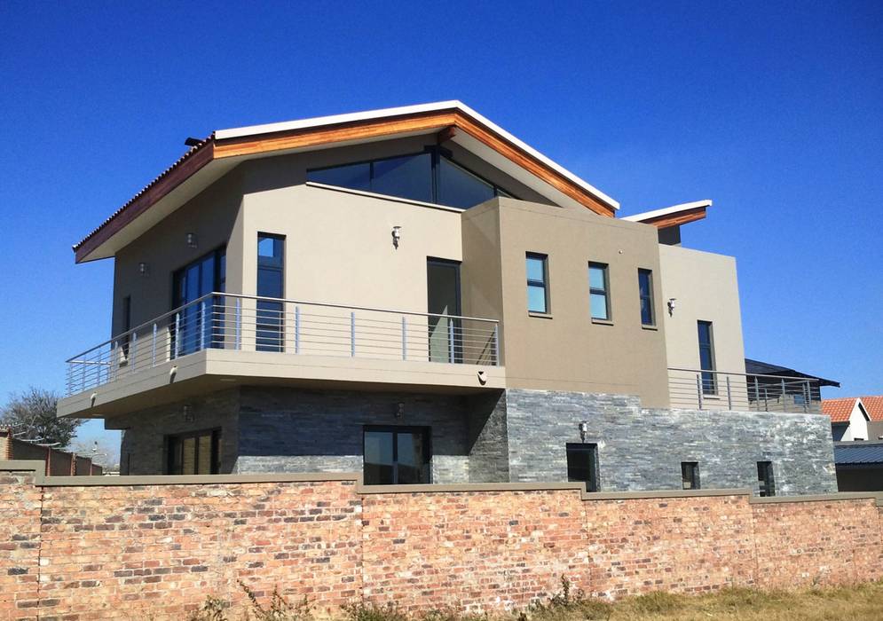 House in Waterfall Country Village, Essar Design Essar Design Дома в рустикальном стиле