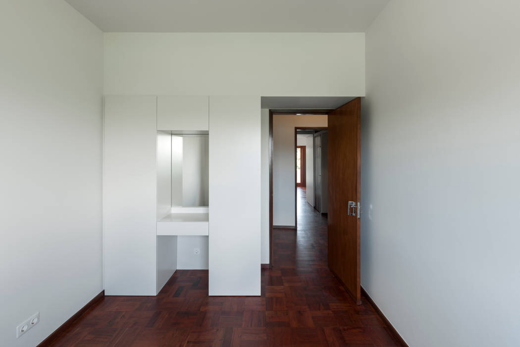 Remodelação de Apartamento nas Antas, ABPROJECTOS ABPROJECTOS Dormitorios de estilo clásico