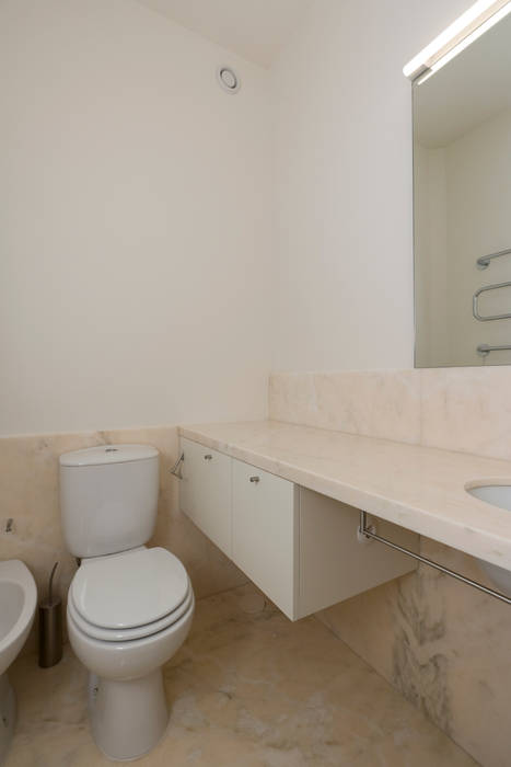 Remodelação de Apartamento na Alameda Eça de Queirós, ABPROJECTOS ABPROJECTOS Minimalist style bathroom