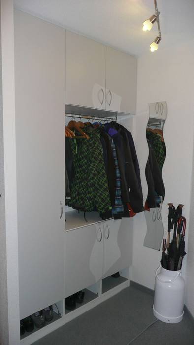 Garderobenschrank Diele/Flur , schrankwerk.de schrankwerk.de Modern corridor, hallway & stairs Clothes hooks & stands