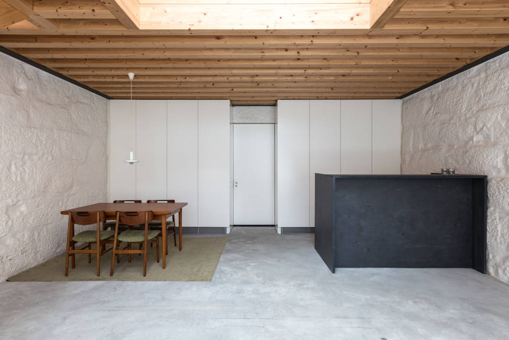 LSC, a*l - alexandre loureiro arquitectos a*l - alexandre loureiro arquitectos Minimalist dining room