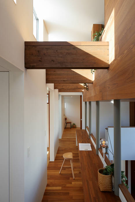 奥沢の家, アトリエ スピノザ アトリエ スピノザ Modern corridor, hallway & stairs Wood Wood effect