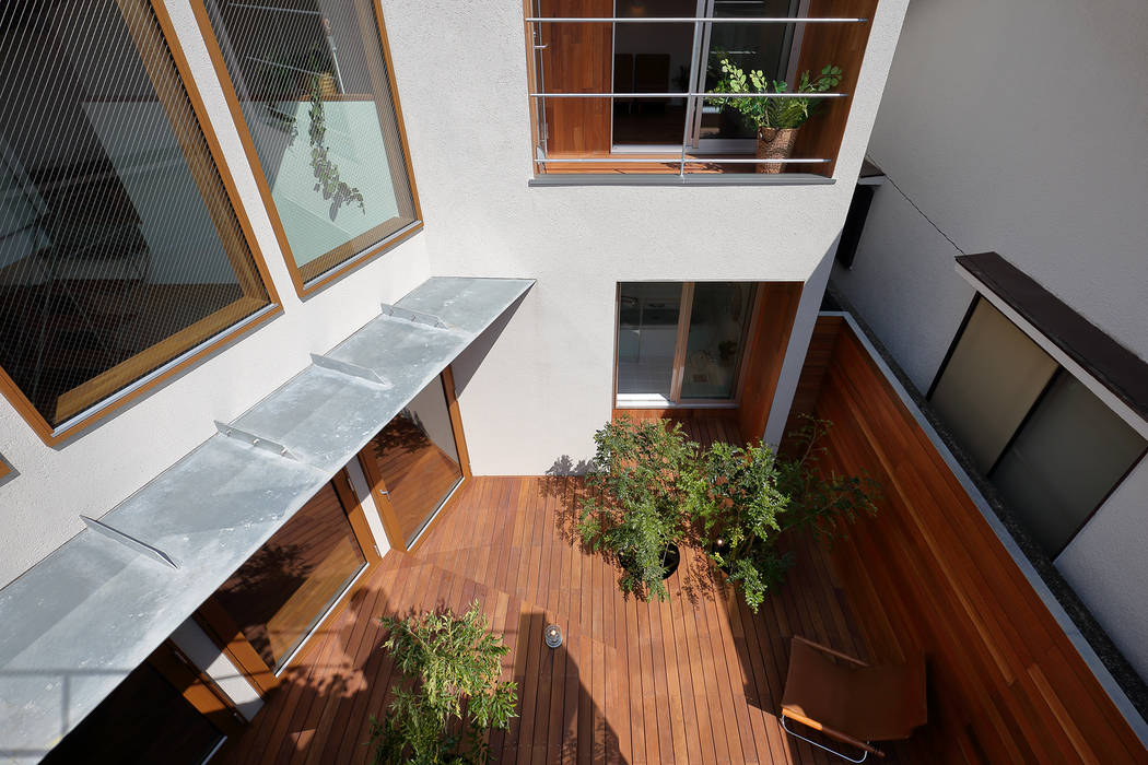 奥沢の家, アトリエ スピノザ アトリエ スピノザ Scandinavian style balcony, porch & terrace Wood Wood effect