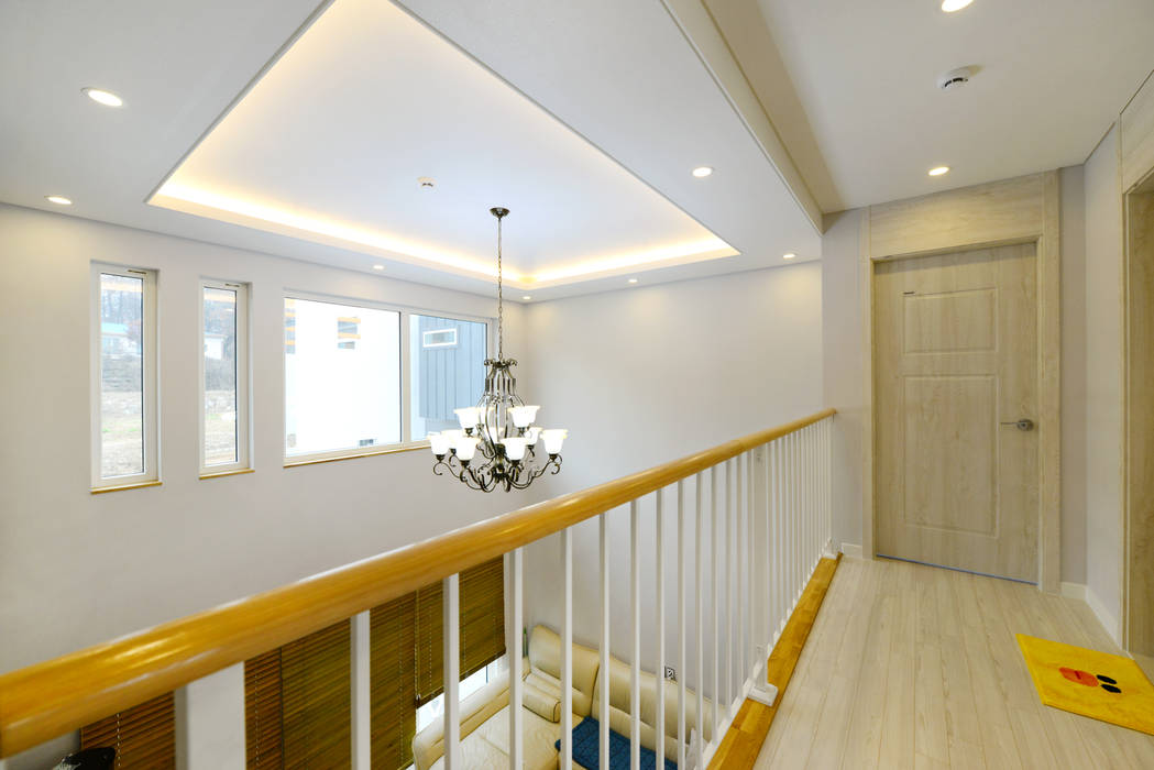 homify Modern Corridor, Hallway and Staircase