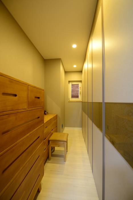 homify Modern dressing room