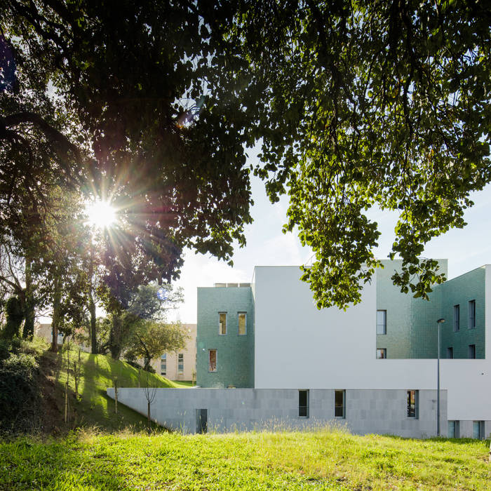 Casa Acreditar Porto, ALA.rquitectos ALA.rquitectos Будинки Плитки