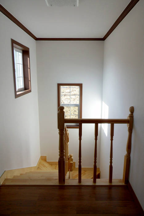 homify Коридор, прихожая и лестница в классическом стиле