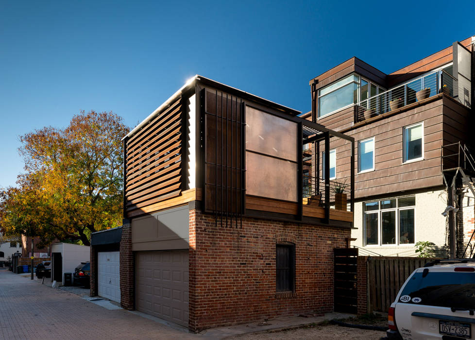 Allley Armor, KUBE architecture KUBE architecture Modern garage/shed