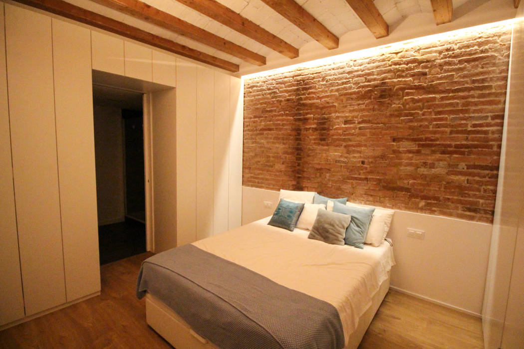 Reforma integral de vivienda en Barcelona capital, Reformas Vicort Reformas Vicort Спальня в классическом стиле Дерево Эффект древесины