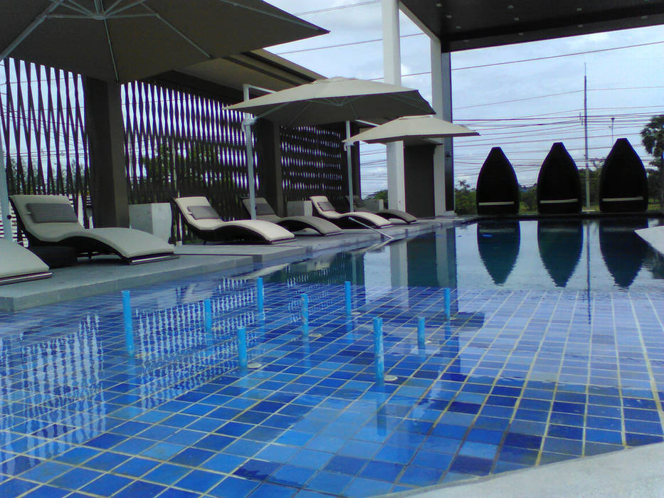 ปูกระเบื้องและติดตั้งระบบสระว่ายน้ำ โครงการหมู่บ้านศิริวิลเลจ อุดรธานี, โรจน์สุรินทร์ การช่าง โรจน์สุรินทร์ การช่าง 商业空间 飯店
