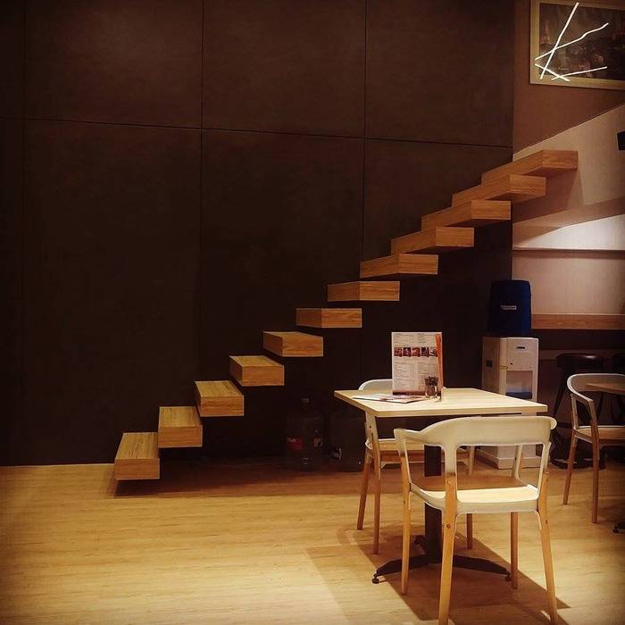 Creperie, Inspire Interiors & Archcons India Pvt Ltd Inspire Interiors & Archcons India Pvt Ltd Stairs Wood Wood effect Stairs