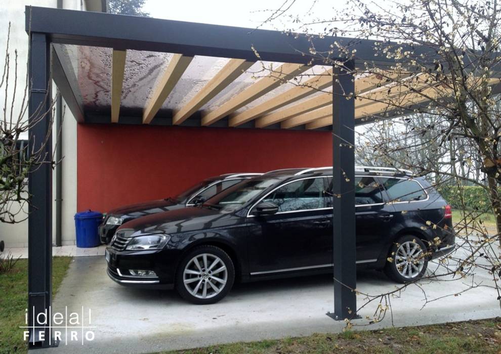 Carport con copertura in policarbonato, Ideal Ferro snc Ideal Ferro snc Garasi Modern Besi/Baja