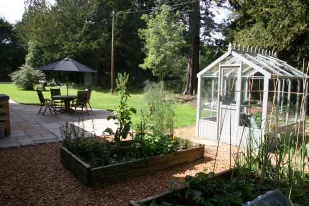 Raised wooden bed in a gravel pathway Colinton Gardening Services - garden landscaping for Edinburgh Antejardines garden patios Edinburgh