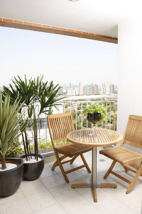 Apartamento em Alto de Pinheiros, Mario Catani - Arquitetura e Decoração Mario Catani - Arquitetura e Decoração Тераса Рослини та квіти