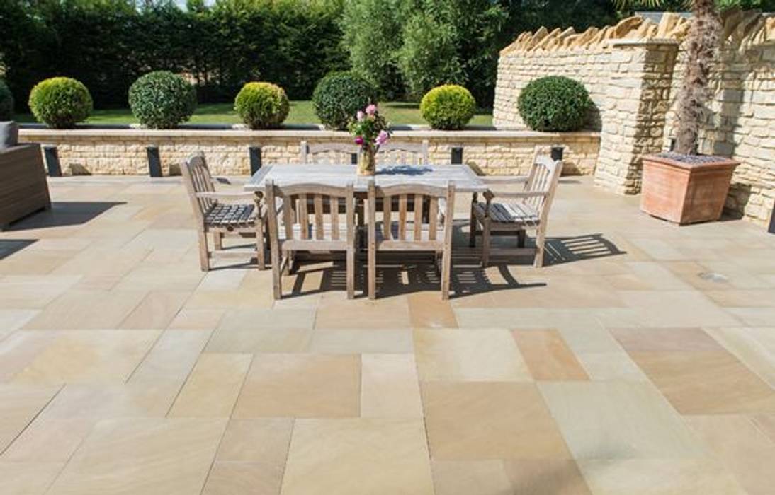 Exterior Limestone Floor Lincolnshire Limestone Flooring Classic style balcony, veranda & terrace